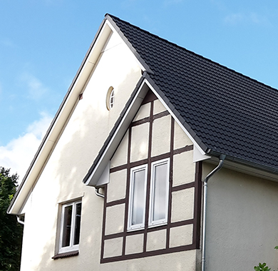 Saniertes Einfamilienhaus mit neuem Steildach in Neustadt in Holstein – Dachsanierung vom regionalen Fachbetrieb